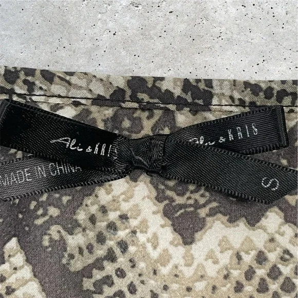 Snake Print Sleeveless Top - Picture 6 of 11